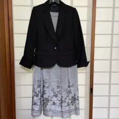 黒ブレザーと刺繍入りグレードレスセット