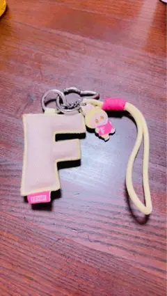 F字型キーホルダー らぶぶ付き　popmart