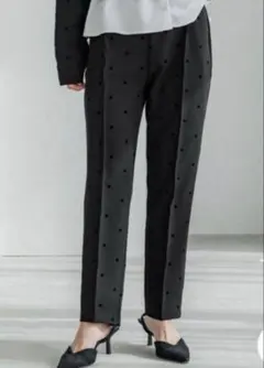 coca フロッキードットストレッチテーパードパンツ S 黒