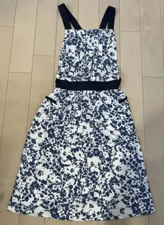 アフタヌーンティー花柄フリルエプロン（青と白）