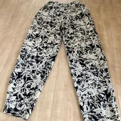 花柄パンツ 黒と白