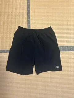 New Balance ショートパンツ ブラック ロゴ入り ユニセックス L