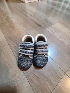 スニーカー　15センチ