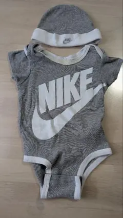 NIKE ベビー ロンパース 帽子 セット 60-70のサムネイル