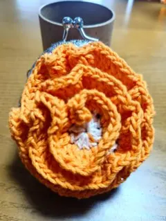 がま口ポーチ　かぎ針編み　ひらひら　フリフリ　ハンドメイド　ポーチ　小物入れ