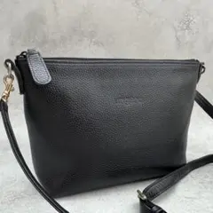 極美品 ウンガロ シボ革 レザー ショルダーバッグ 斜めがけ ブラック 黒のサムネイル