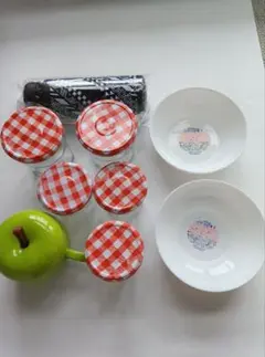 ヤマザキ　デリシャスボウル　ガラス瓶　リンゴ型容器　18-12ステンレススプーン