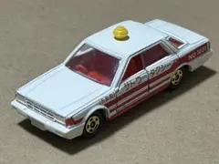 トミカ ニッサン セドリック 4ドアハードトップ タクシー
