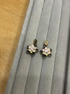 （キャッチのみです）ミハエルネグリン フラワーモチーフ ドロップピアス
