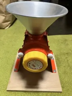 ソーラー精工 こなひきさん【製粉機】 KJ-0 100v/50/60Hz - メルカリ