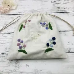 ＊ハンドメイド　綿麻　花と鳥　手刺繍　巾着