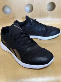 美品Reebok スニーカー ブラック×ゴールドサイズ24センチ送料込み^_^
