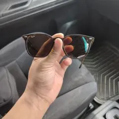 Ray-Ban RB4258-F 710/73 サングラスのサムネイル