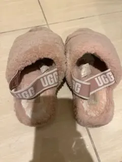 UGG ベージュファーサンダル UGG ベージュ ファー サンダル - メルカリ