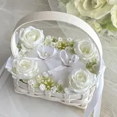 大きめのホワイトローズ♡綺麗な白い薔薇♡リングピローかご♡