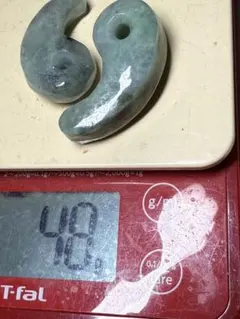 奉仕品　ミャンマー翡翠大型勾玉二つ