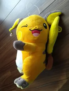 ポケットモンスター
ほぺぴた
でっかいぬいぐるみ
ライチュウ