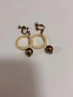 夏っぽい　イヤリング　シンプル　合わせやすい