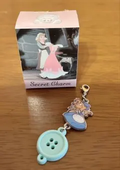 シンデレラ シークレットチャーム　ディズニーストア　スージー