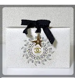CHANEL ギフトボックスとポーチとメッセージカード