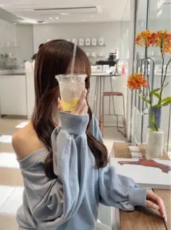 オフショルダースウェットトップス