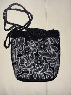 ビーズ製ショルダーバッグ