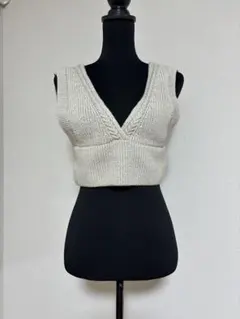 GU ジーユー ビスチェ ケーブルニット ノースリーブ A300