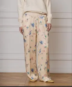 k*n様 OPEN Yy 花柄ワイドギャザーパンツ ホワイト - メルカリ