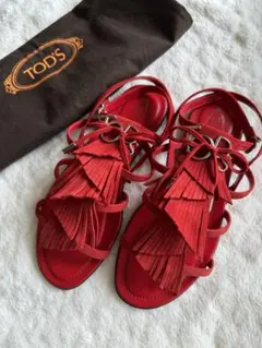 TOD'S 赤 フリンジ サンダルのサムネイル