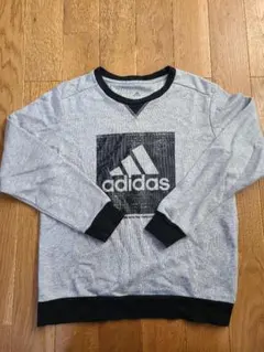 adidas グレー トレーナー
