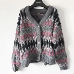 【美品】niko and... アソート柄フェザーＶネックカーディガン