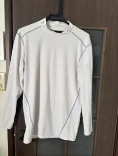 ホワイト 長袖 アンダーシャツ　アンダーアーマー　コールドギア