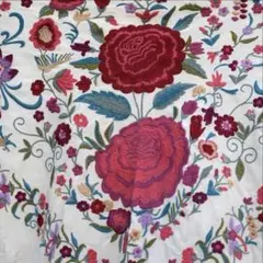 【美品】　フラメンコ　マントンシージョ刺繍　クリーム色（薄いベージュ色）