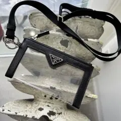 PRADA プラダ　ネックストラップ付き カードケース・小物入れ クリア