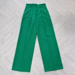 GU ジーユー カラースラックス ワイドパンツ M 緑 グリーン 脚長効果⭐︎