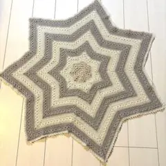 値下げ‼️ ハンドメイド 星型 ブランケット ラメ入り　ひざ掛け　冷房対策のサムネイル