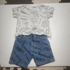 恐竜プリントTシャツとショートパンツセット　90