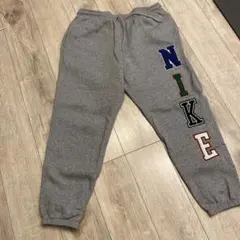【2月末までの】NIKE ロゴ刺繍 グレー スウェットパンツ