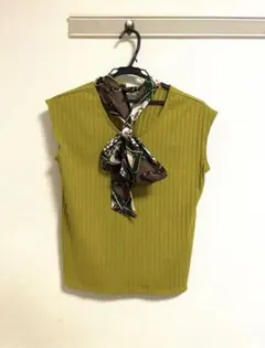 CECIL McBEE スカーフ付き ノースリーブ トップス　リブニット