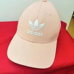 【美品】adidas キャップ　ピンク　刺繍ロゴ　ワンサイズ57-60