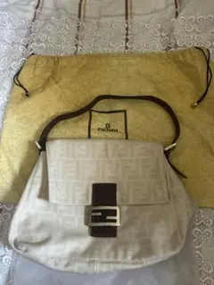 美品　稀少　FENDIベージュズッカ柄 マンマバケットハンドバッグ