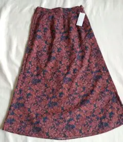 新品タグ付きフェミニンスカート