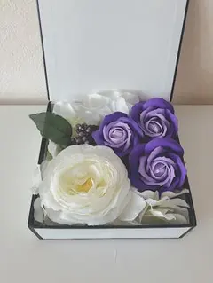 フラワーBOX プリザーブドフラワーとシャボンフラワー プレゼントにも