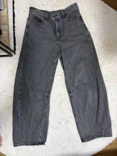 【GU】ダークグレー バレルレッグジーンズ