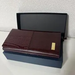 Givenchyバーガンディ クロコダイル風 二つ折り財布 箱付きのサムネイル