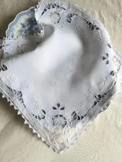 フランスVintage　カットワーク刺繍　whiteリネンのサムネイル