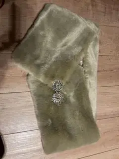 本日限り！限定セール！ベージュ系ファーサテンストール ビジュー付　美品　タグ付