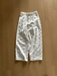 ユナイテッドアローズ　刺繍付きホワイトワイドパンツ