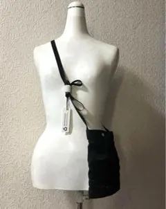 ✴︎新品＆未使用品✴︎ ブラック サコッシュ ショルダーバッグ　◉定価8800円のサムネイル