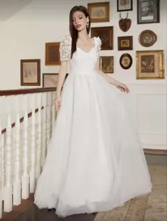 ホワイトウェディングドレス フラワーモチーフ